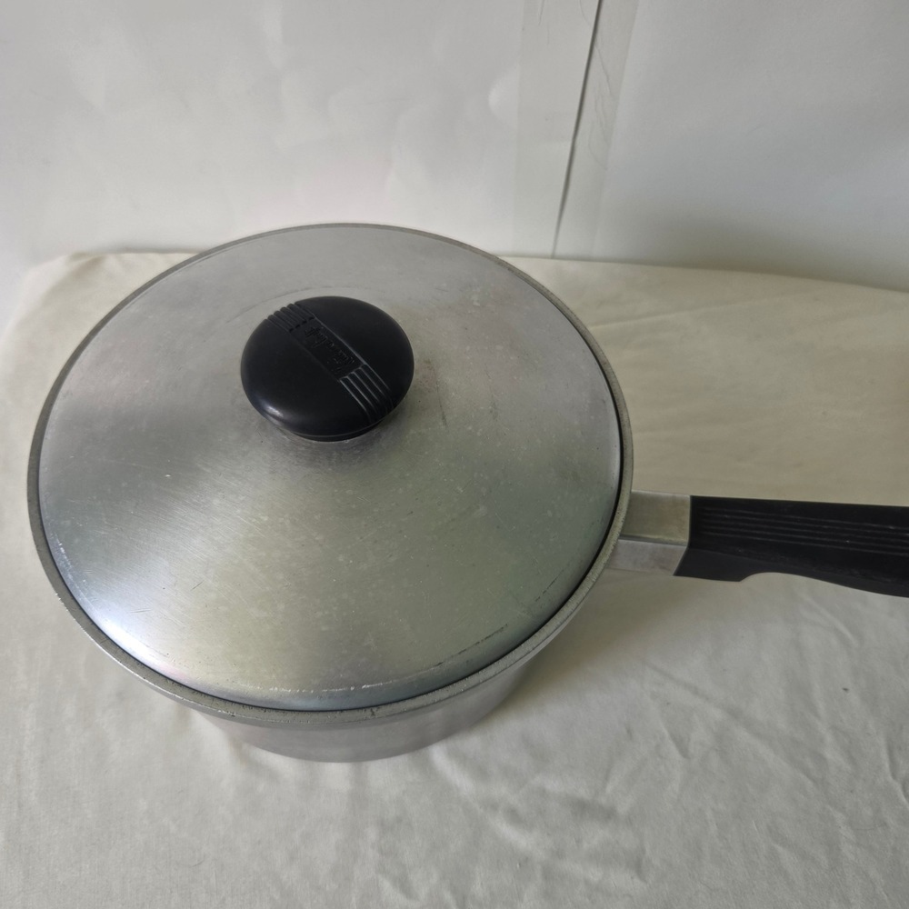 Kitchen Craft 2.5 QT Aluminum Saucepan with Lid No. 2272 1/2 Made in USA